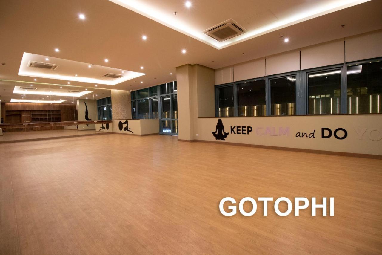 One Uptown Residence Тагуиг Екстериор снимка